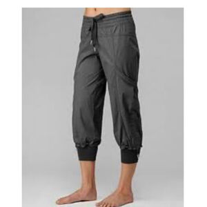 Lululemon Seak the Peak Crop Pant Sz 2